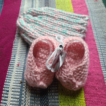 Load image into Gallery viewer, Baby Beanie &amp; Bootie Set
